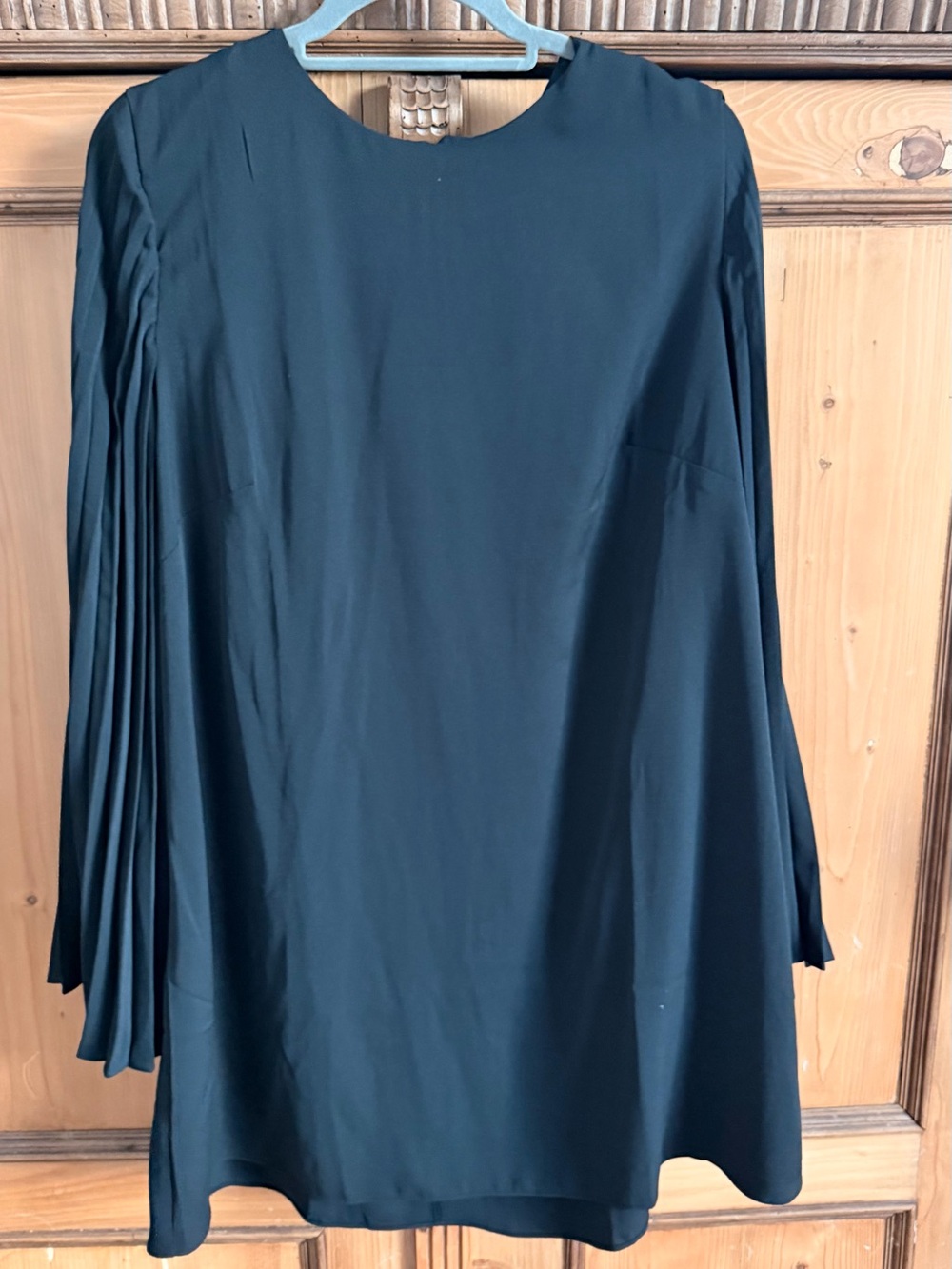 NWOT H&M Black Long-Sleeve Pleated-Sleeve Shift Dress